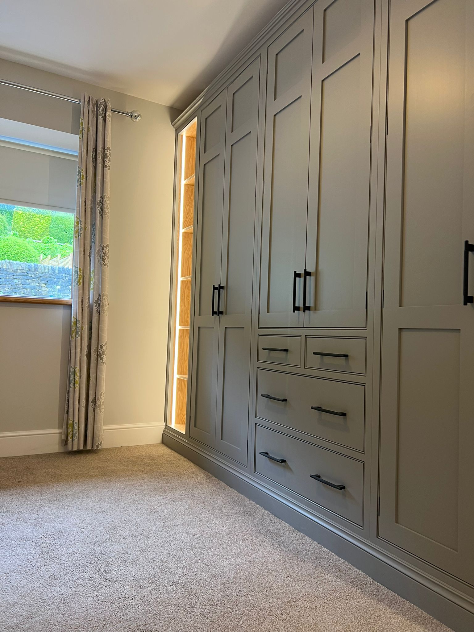 Bespoke Bedroom Wardrobe with Oak Display Shelving